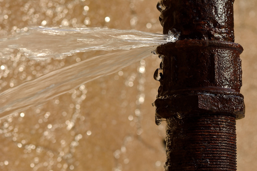 How You Can Reduce Water Damage from a Burst Water Pipe